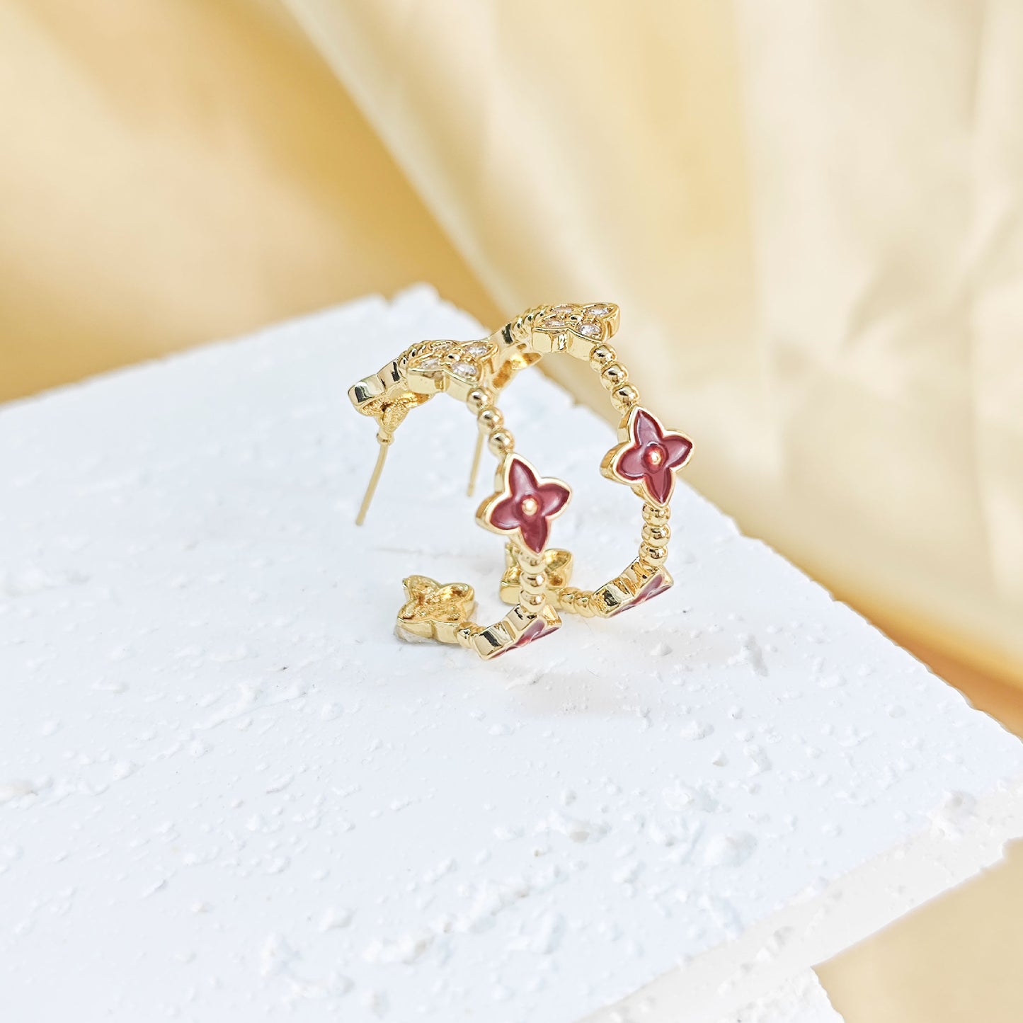 Needle Clover Angola Red Vintage Circle Light Luxury High Sense Stud Earrings