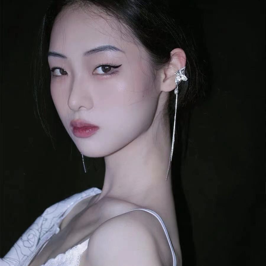 Women's Texture Pearl Tassel Long Slimming Fairy Simple Niche Ear Clip Stud Earrings