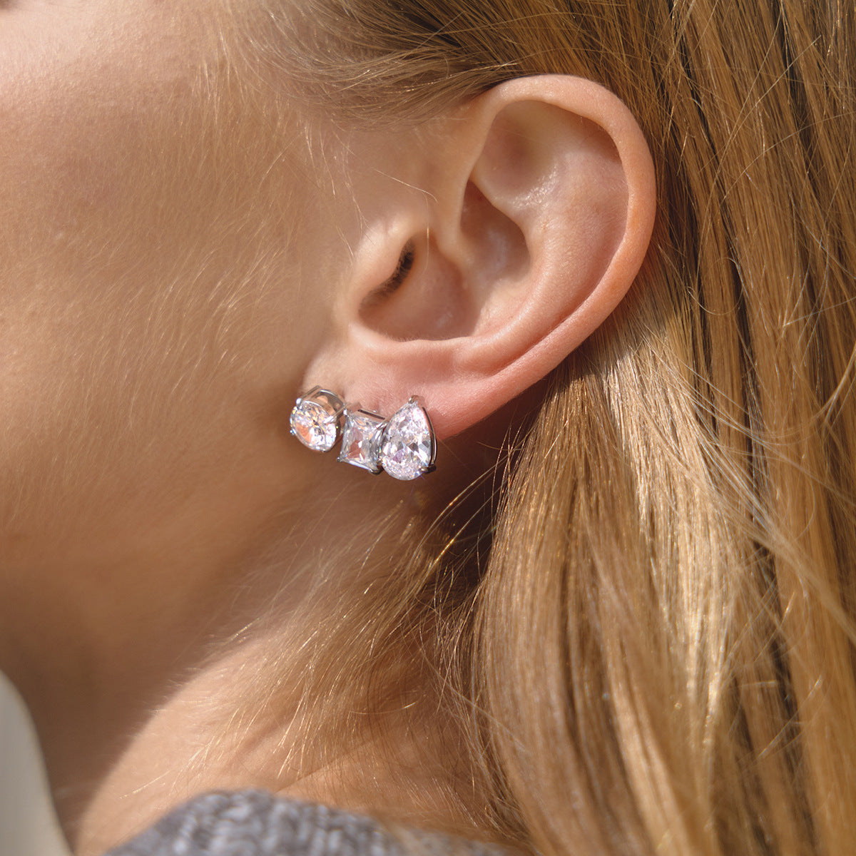 Ding Stainless Steel Zircon Light Luxury High-grade Sense Titanium Niche Earrings