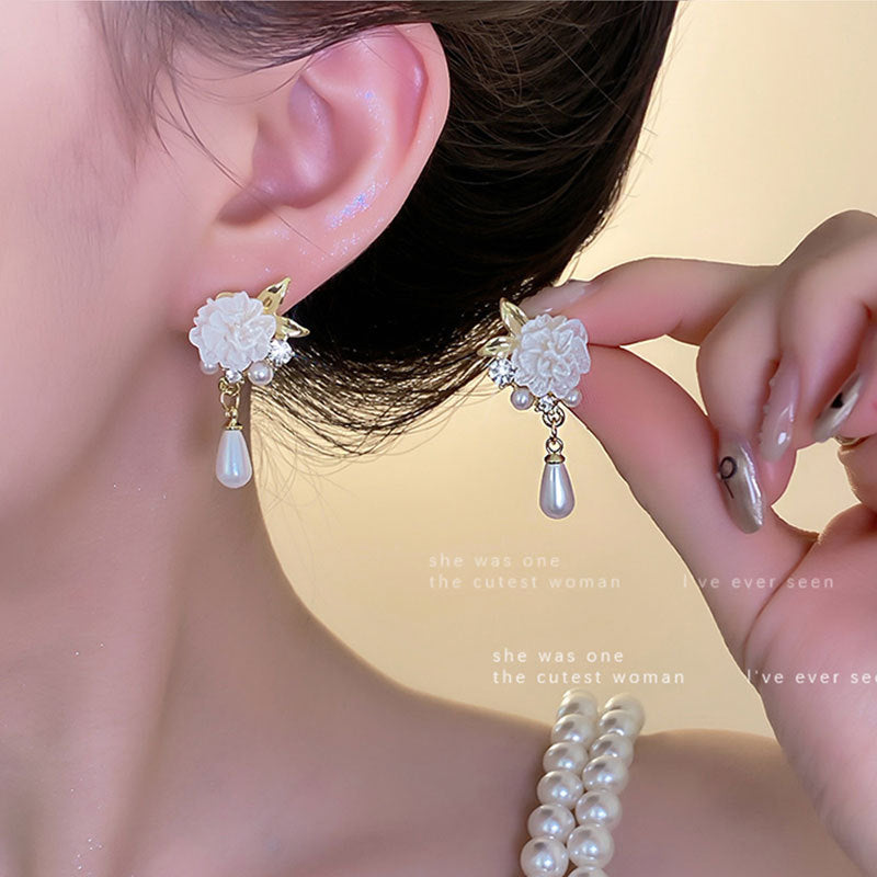 Women's Flower Pearl Niche High-grade Temperament Fashion Earrings