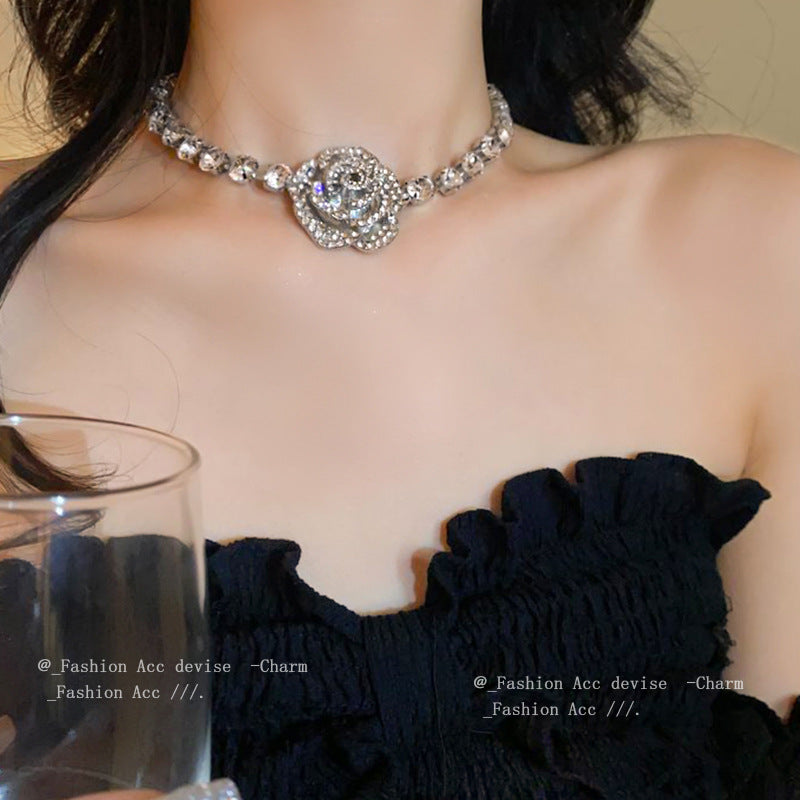 Women's Flower Geometric Fashion Temperament Clavicle Chain Light Luxury High Necklaces