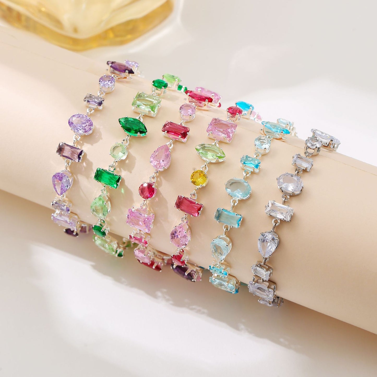 Women's Copper Inlaid Zircon Fashion Temperamental Minority Bracelet