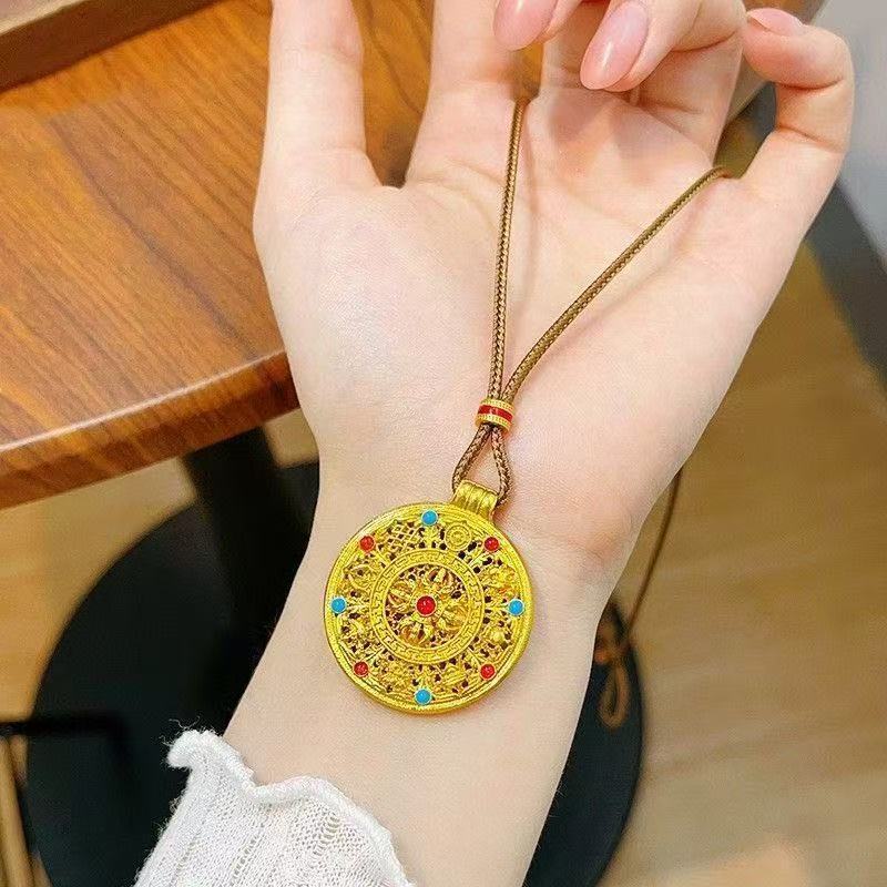 Women's Style Hollow Vajra Compass Light Luxury Necklace