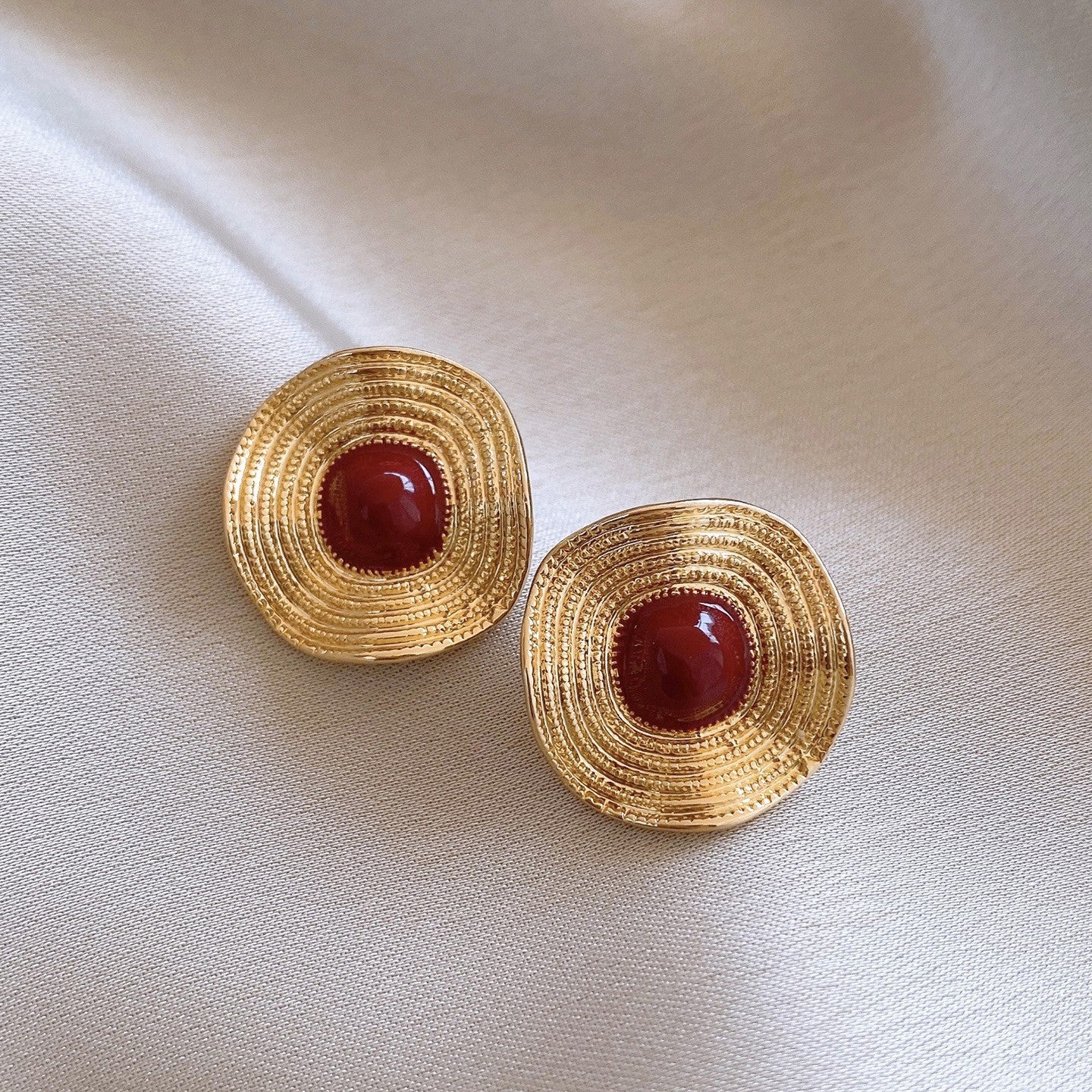 Sier Needle Metallic Hollow Flower Fishtail Pearl High-key Dignified Earrings