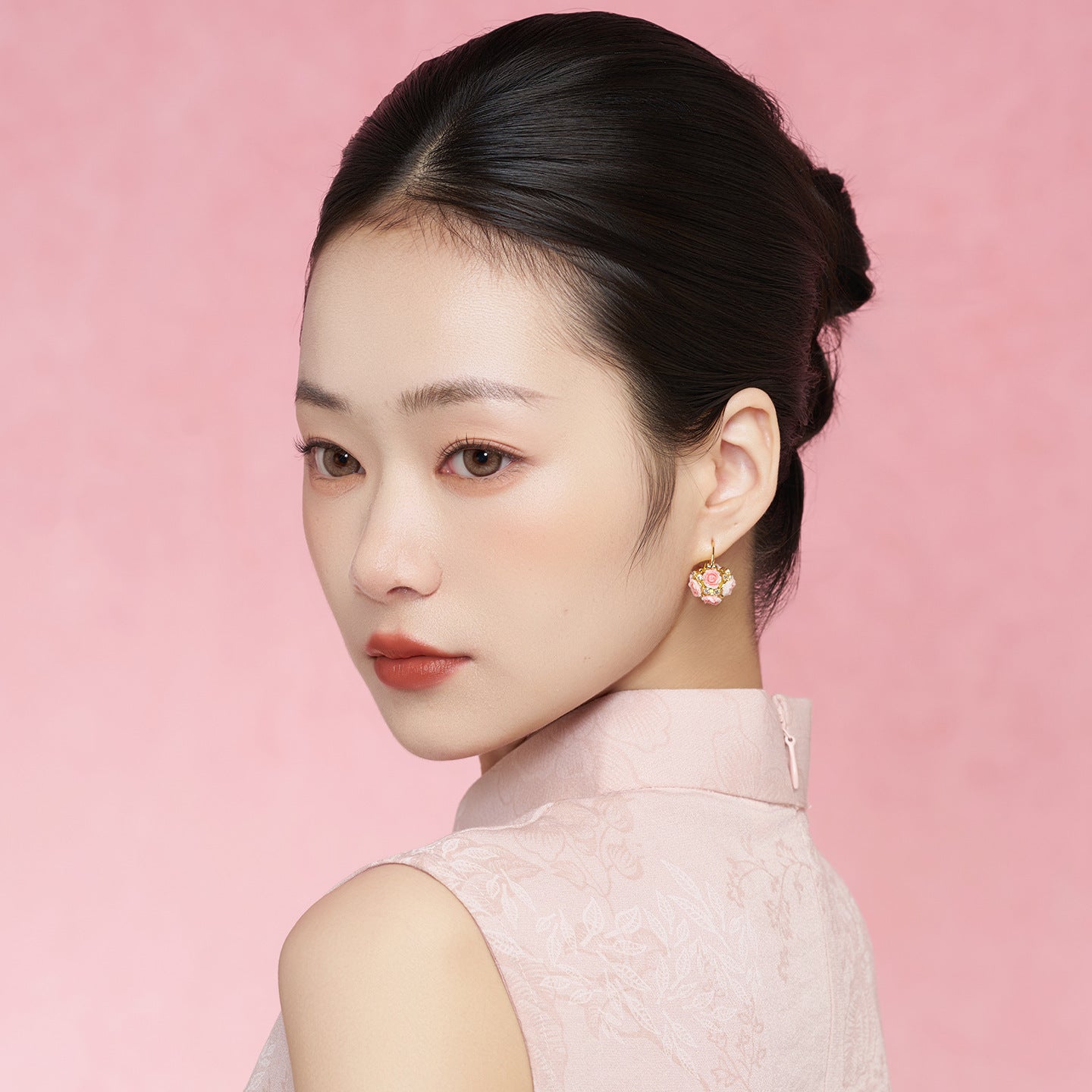 Women's Pink Flower Zircon Unique High-grade Light Luxury Design Refined Ear Buckle