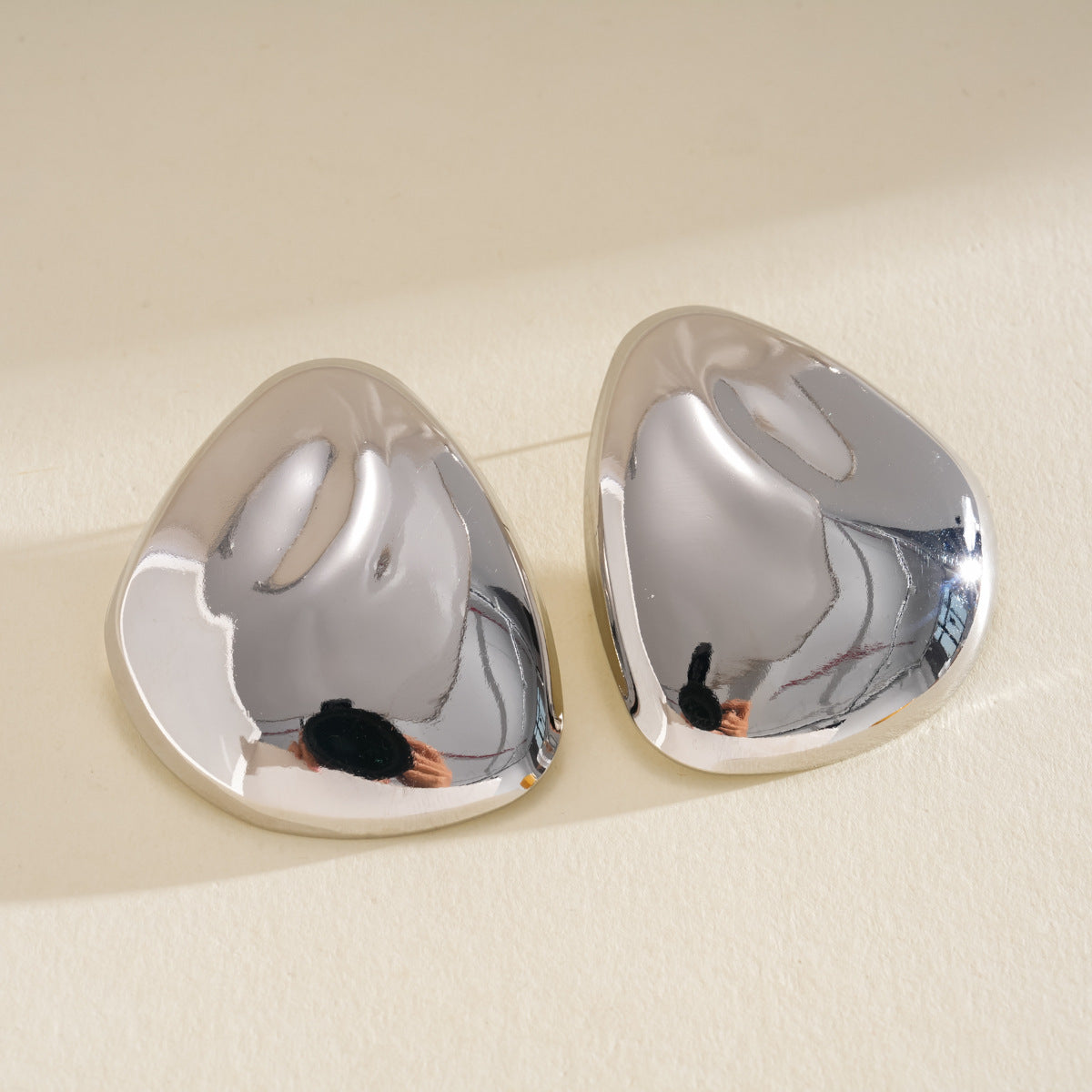 Geometric Cut Heart-shaped Oval Irregular Design Versatile Light Stud Earrings