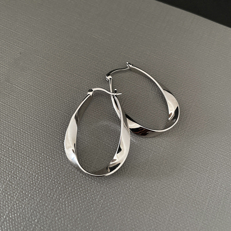 Women's Simple Light Luxury Elegant Circle Graceful Ear Buckle