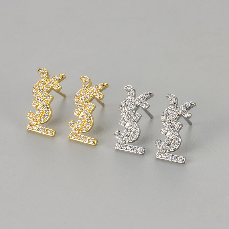 Women's Letter Niche Unique Beautiful Temperament High-grade Stud Earrings