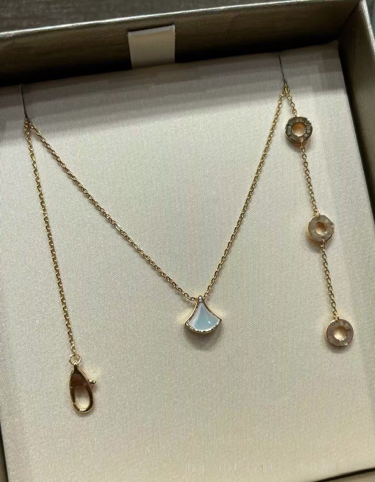 Version Fan-shaped Fritillary Female Rose Gold Necklaces