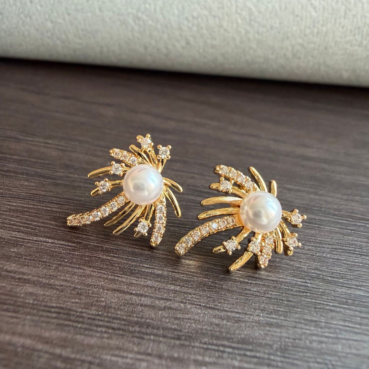 Women's Full Diamond Pearl Fireworks Exquisite Light Luxury Small Versatile Design Earrings