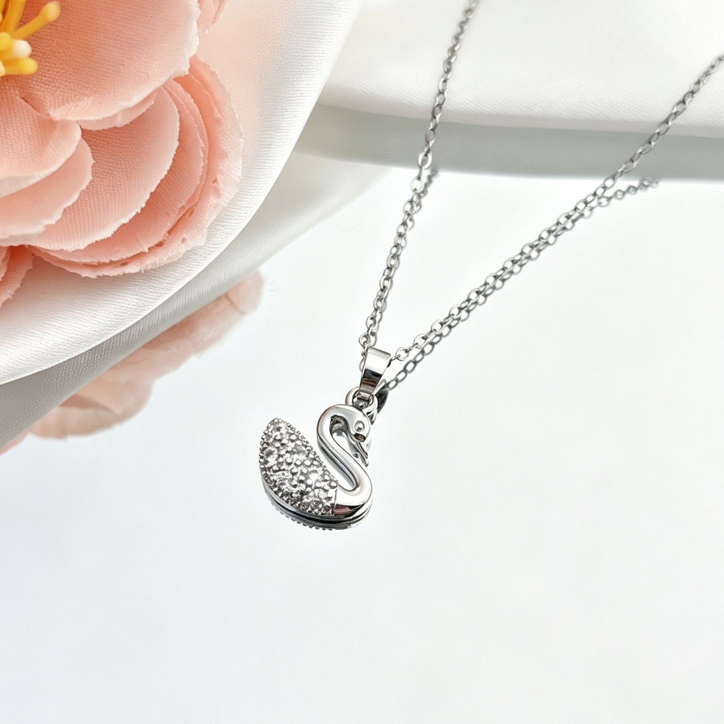 Women's Swan Light Luxury High-grade Clavicle Chain Elegant Necklace