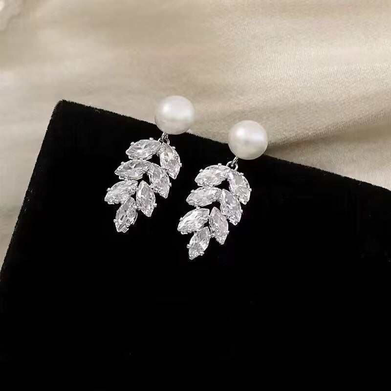 Women's Super Fairy Crystal Leaf Pearl Light Luxury Gold Stud Earrings