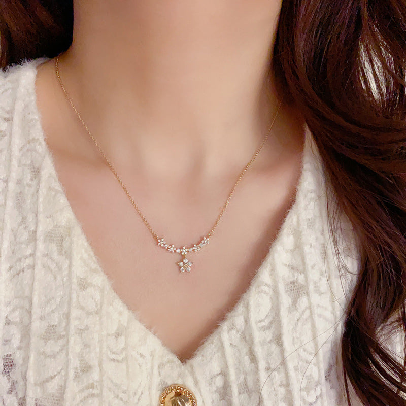 Women's Korean Exquisite Diamond Design High-grade Clavicle Necklaces