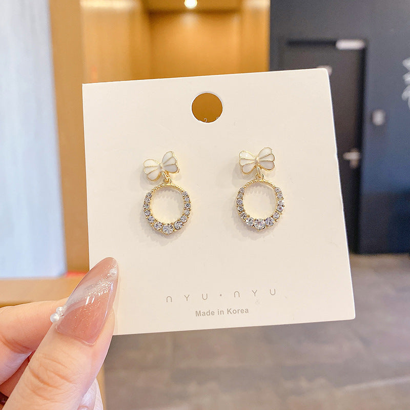 Women's Korean Style Metal Alloy Pearl High-grade Long Stall Light Stud Earrings