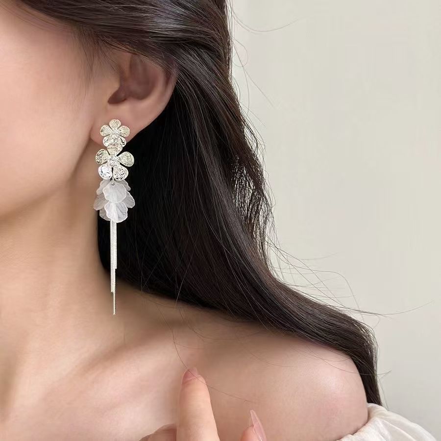 Ice Texture Sier Petal Fringe Light Luxury Gentle Stud Earrings