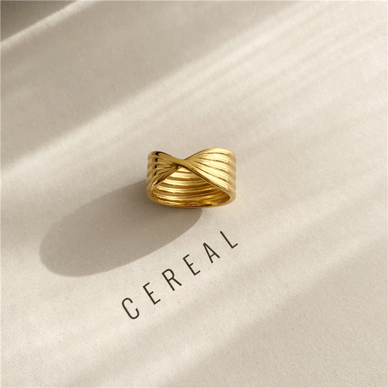Women's Fashion Retro Elegant Round Fritillary Gold Plated Titanium Steel Shell Ring