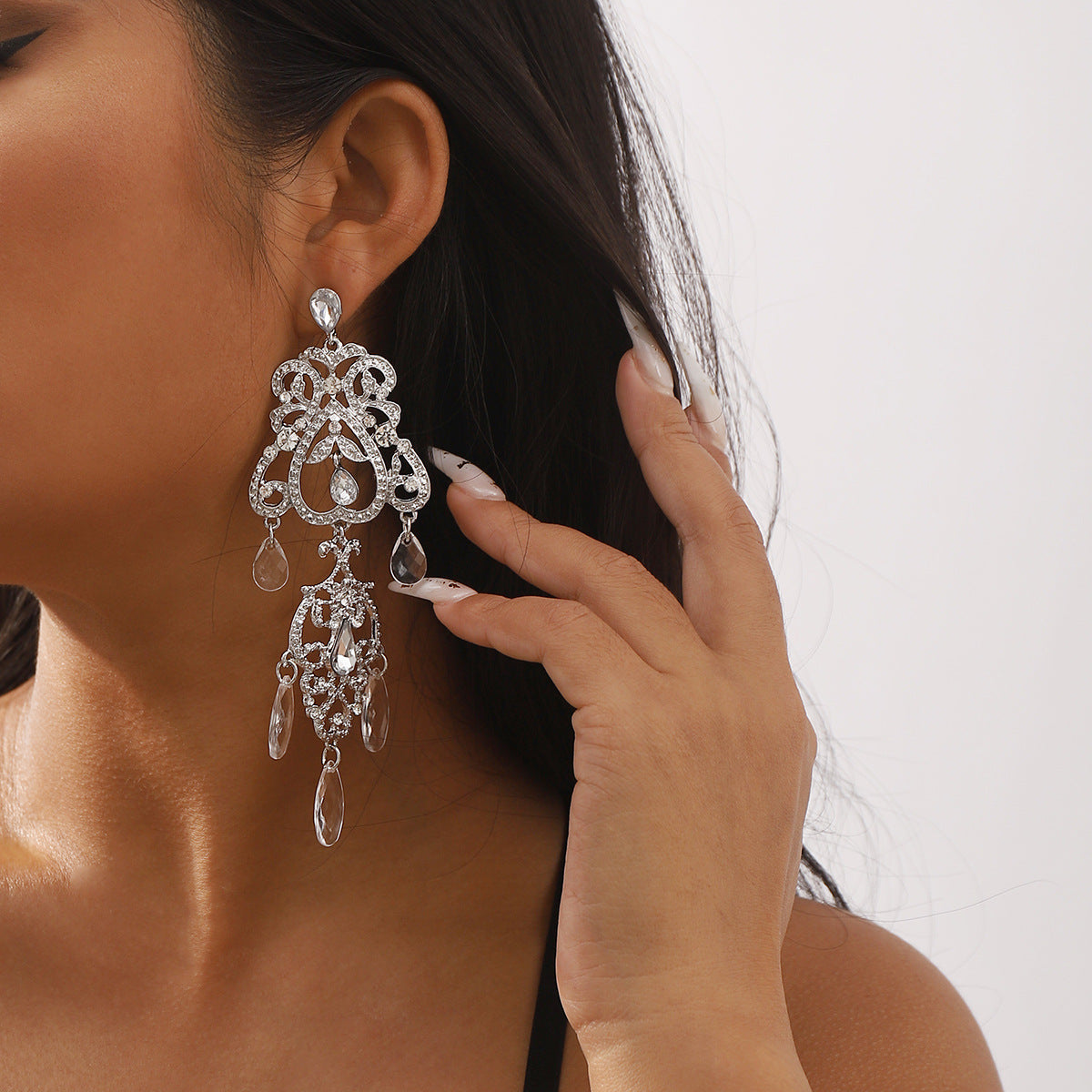 Style Vintage Court Hollow Drop-shaped Tassel Earrings