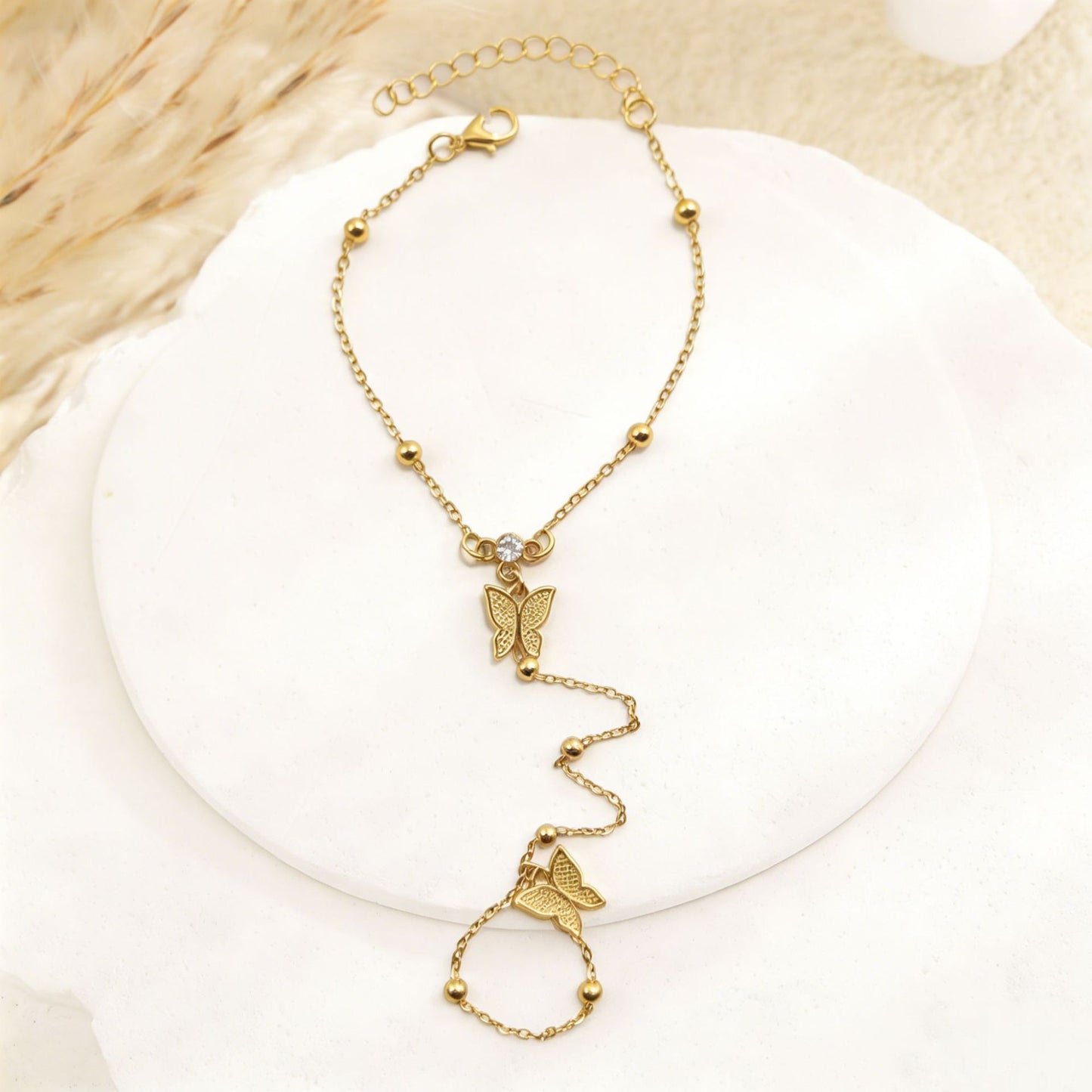 Fashion Lady Gold Finger Chain Butterfly Bracelet