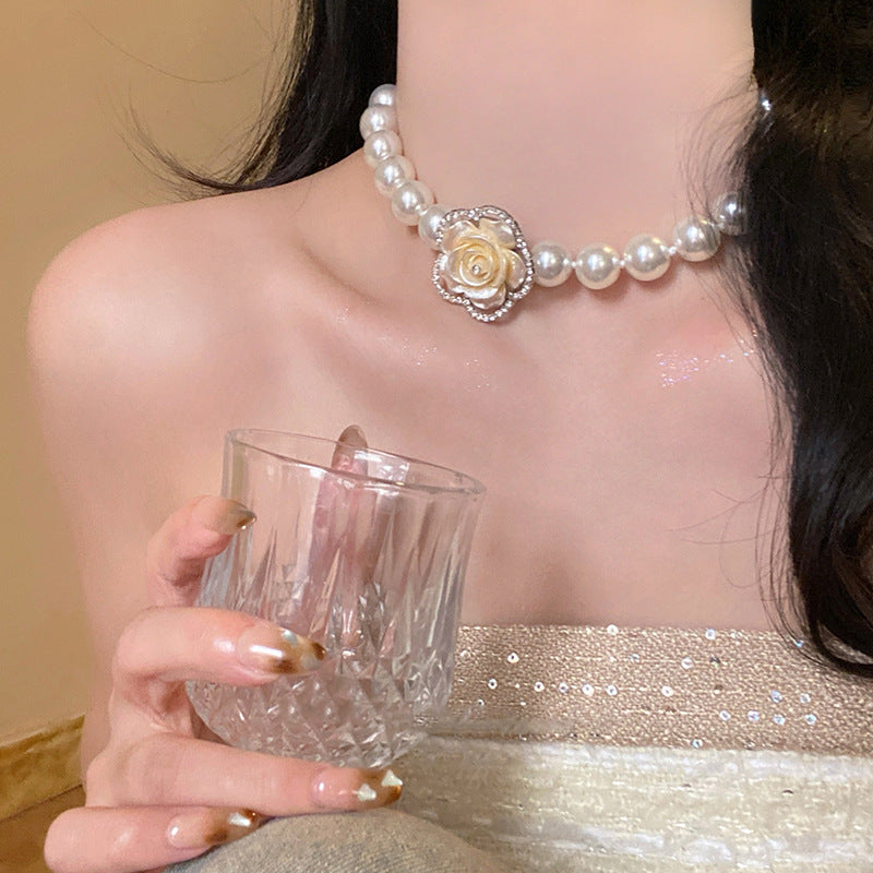Women's French Style Retro Elegant Clavicle Chain Light Luxury High-grade Sweater Necklaces