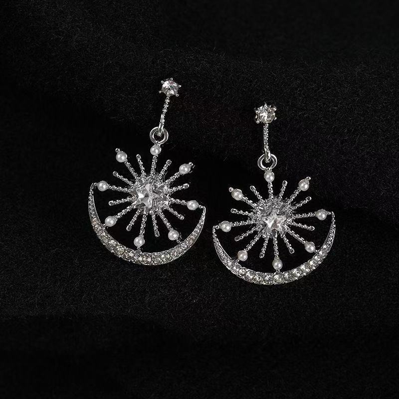 Women's Exaggerated Geometry Metal Circle Tassel Light Luxury High-grade Elegant Ear Earrings