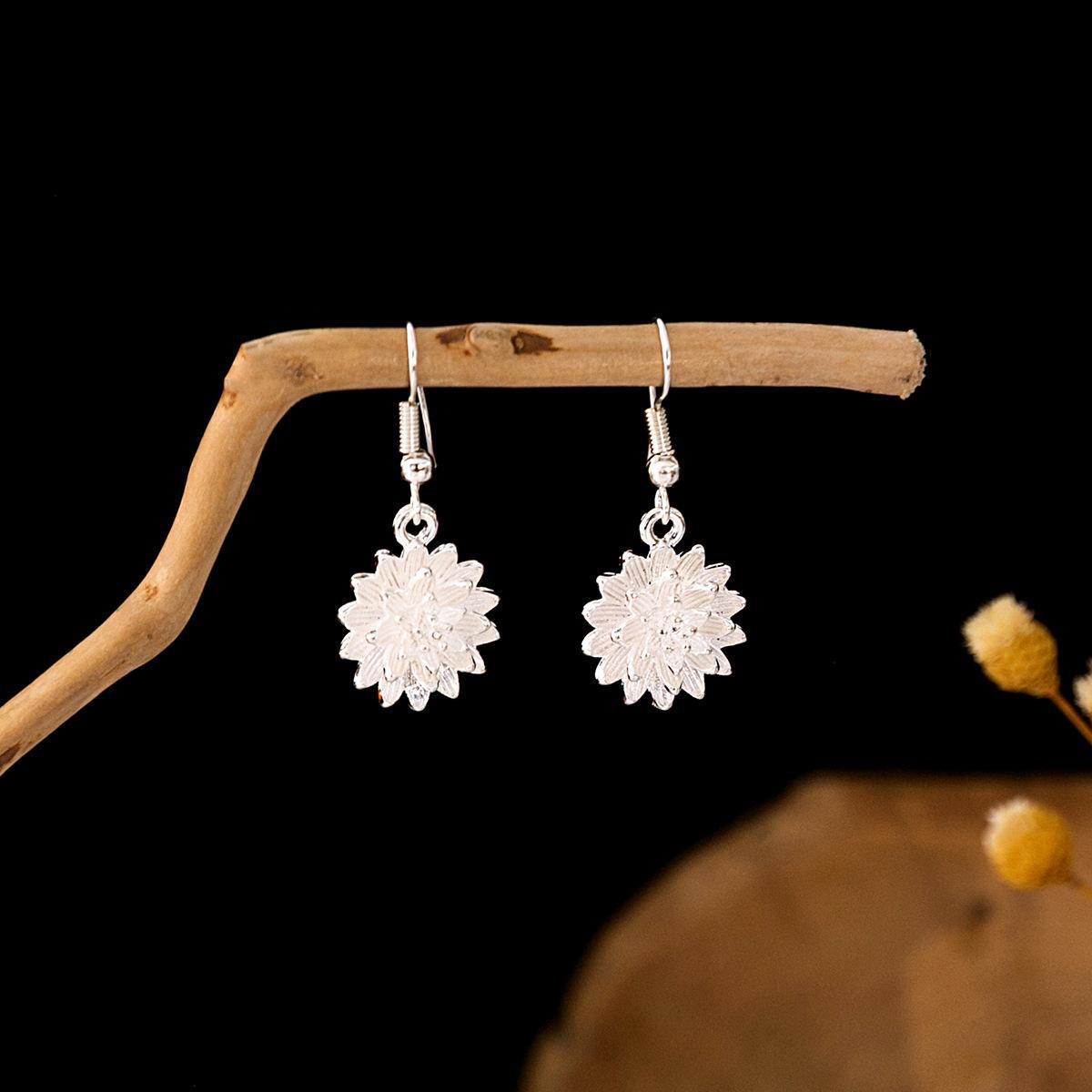 Miao Sier Personality Hollow Out Leaf-shaped Fashion Earrings