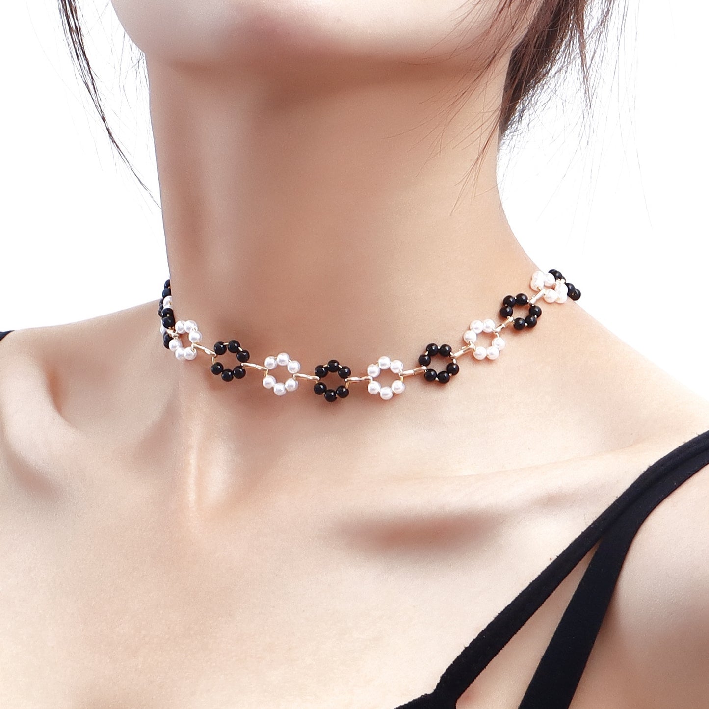 Women's White Gradient Little Daisy Imitation Pearl Beach Style Necklaces