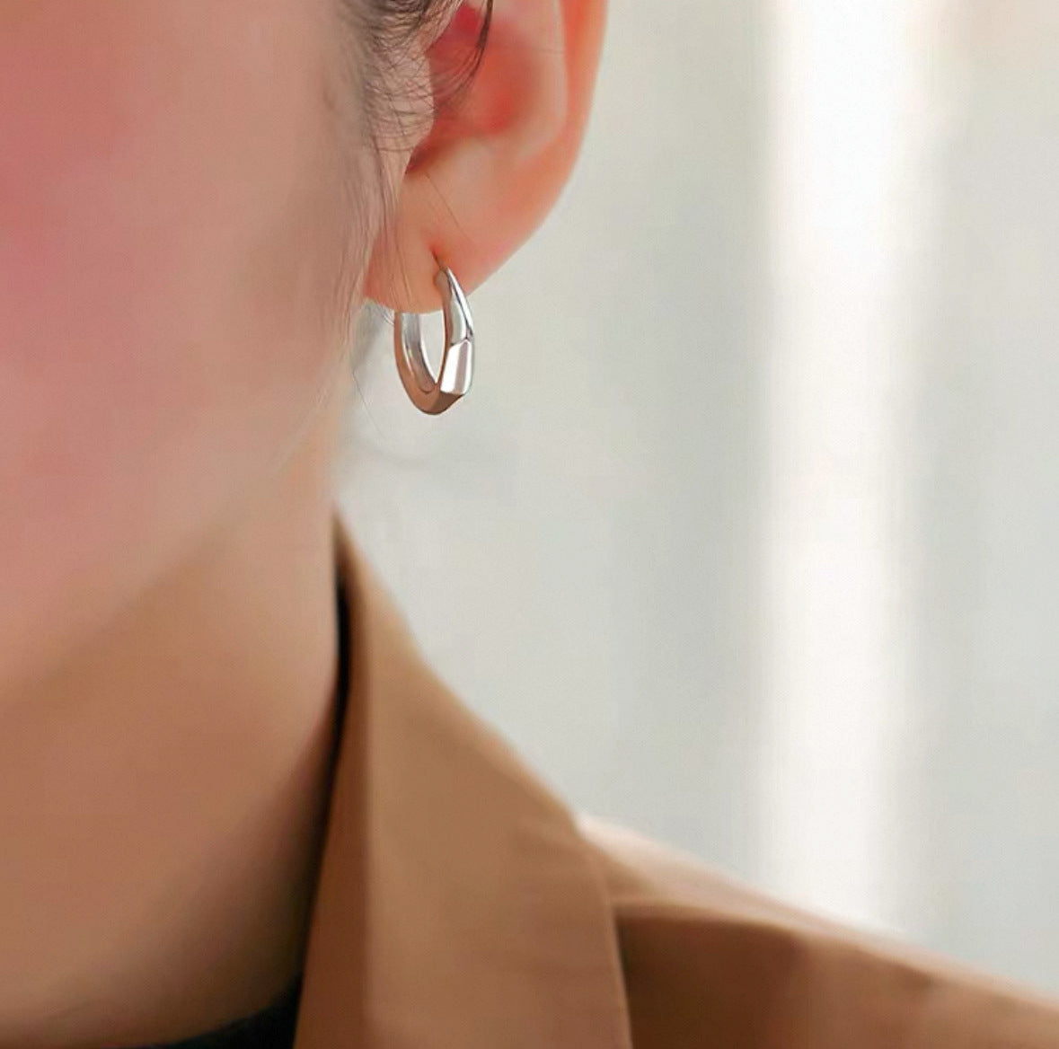 Mirror Light Ear Irregular Luxury Minority Earrings