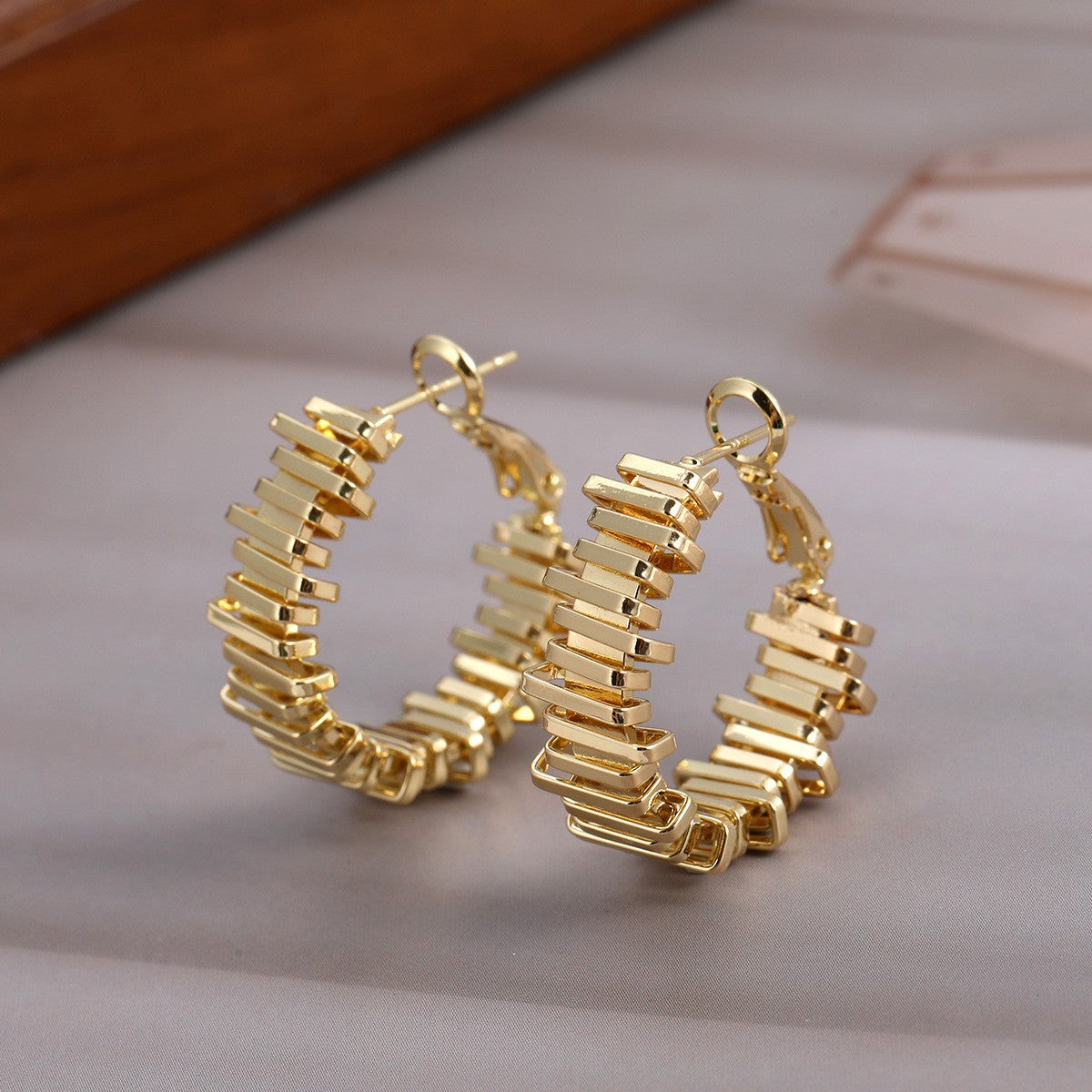 Classic Style Gold-plated Clover Clip High-grade Zircon Ear Buckle