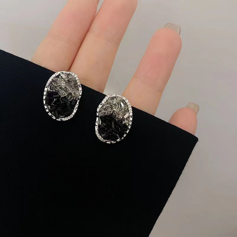 Women's Trendy Atmosphere Ear Retro Style Graceful High-grade Temperament Stud Earrings
