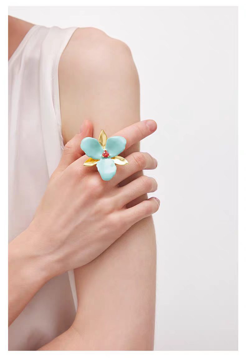 Women's Retro High Sense Simple Niche Design Flower Stud Earrings