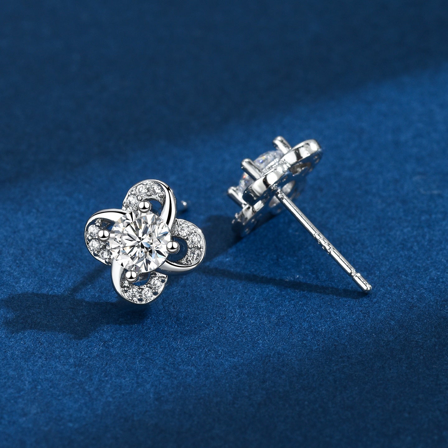 Zircon Hollow Four Leaf Clover Ear Female Starry Stud Earrings