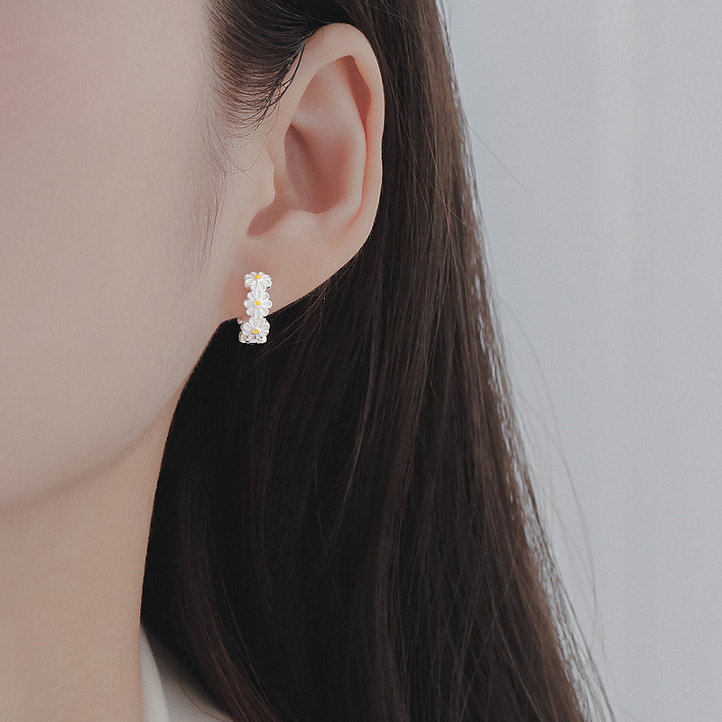 Summer Daisy Clip White Epoxy Flowers Korean Style Ear Buckle