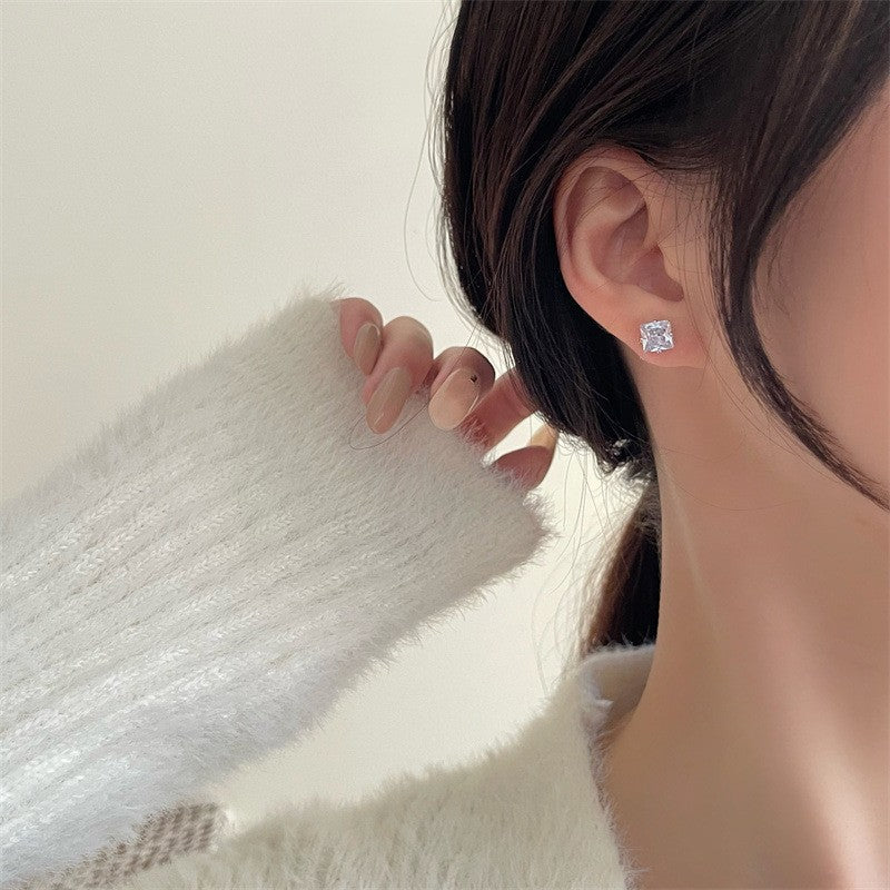 Women's Simple Geometric Rhinestone Small Sweet Graceful Fashionable For Stud Earrings