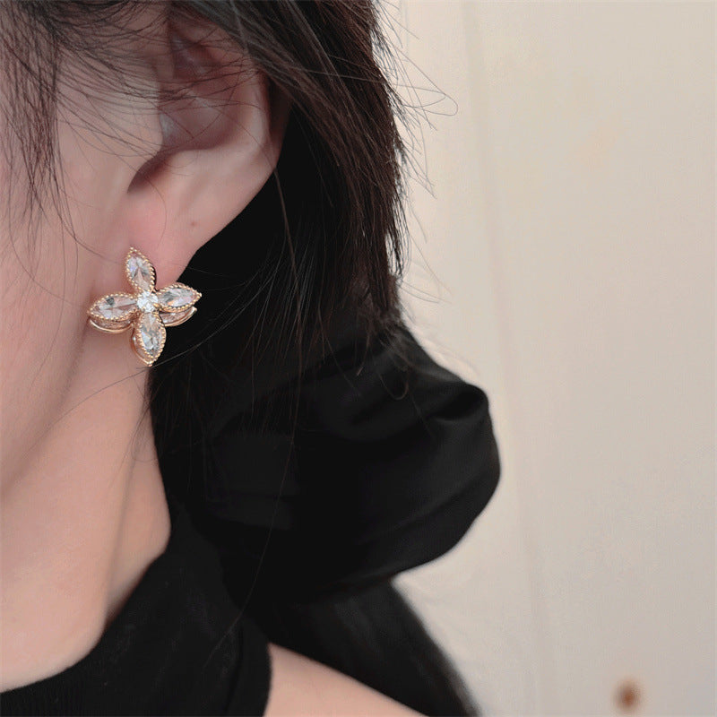 Niche Design Zircon Petals Clip Affordable Luxury Fashion High-grade Double-sided Earrings