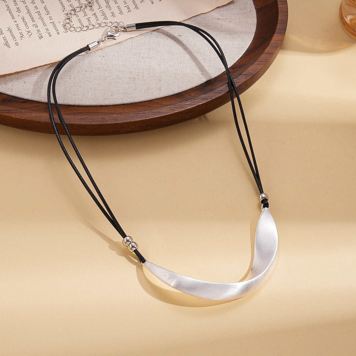 Clavicle Chain Temperament Trend Retro Easy Necklaces
