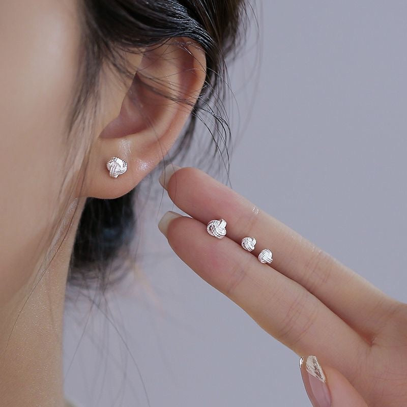 Thread Simple Exquisite Refined Grace Design Stud Earrings