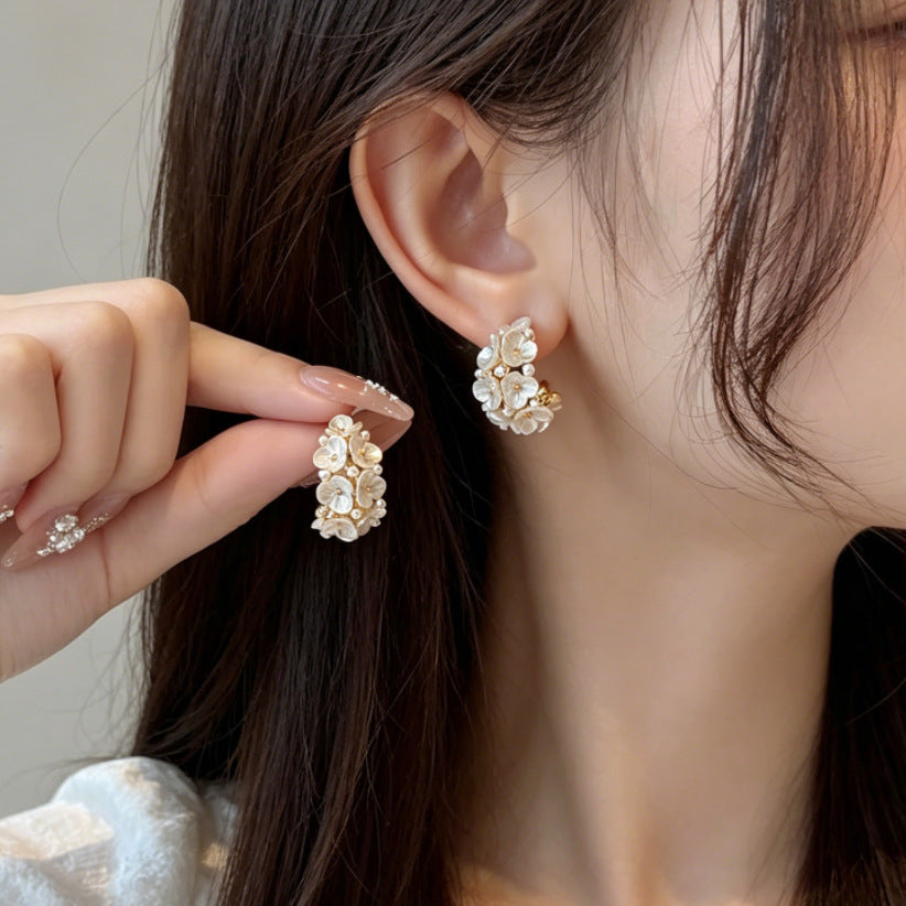 Women's Minority Design Fashionable Flower Light Luxury High-grade Temperament Earrings