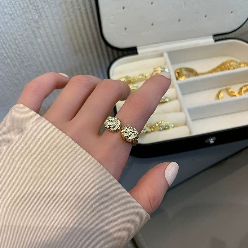 Women's Geometric Fashion Twisted Open-end Personality Hip Rings