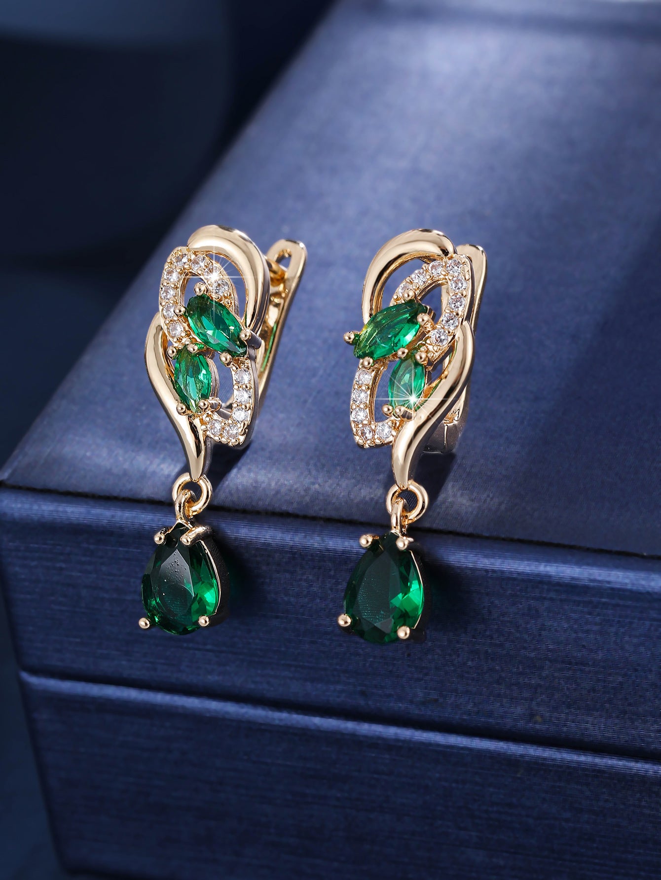 Women's Gorgeous Water Drop Full Inlaid Clip Ear Buckle