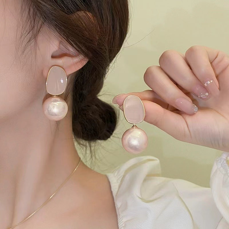 High-grade Retro Baroque Good-looking Pearl Niche Winter Earrings