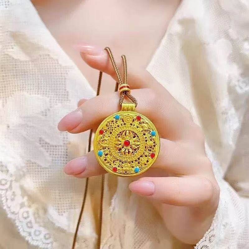 Women's Style Hollow Vajra Compass Light Luxury Necklace