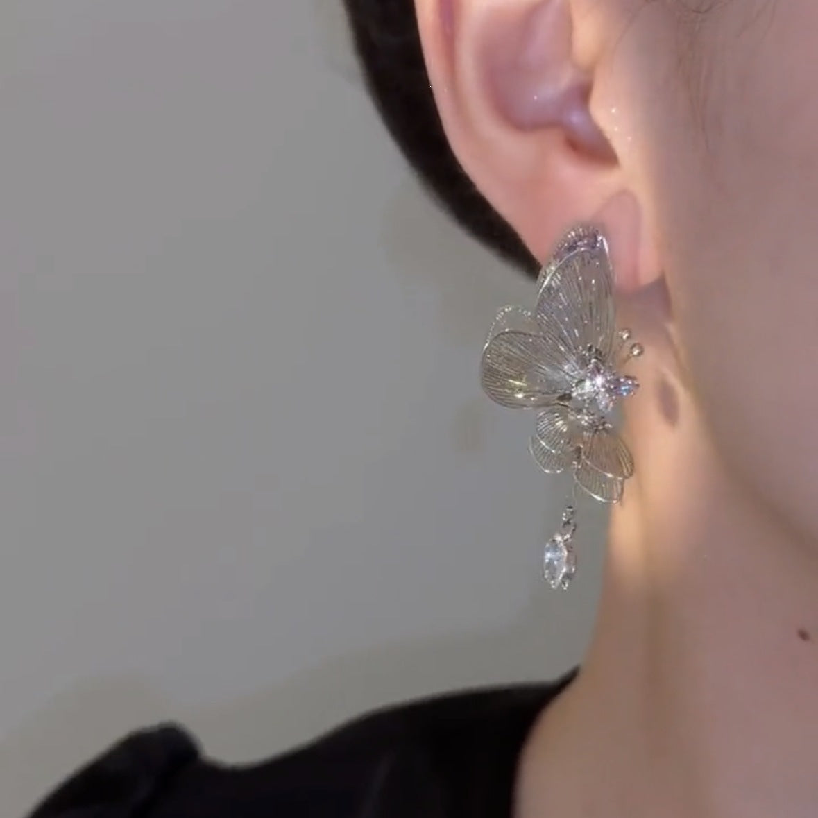 French Retro Hollow Tassel Light Luxury Luminous Sense Three-dimensional Wings Earrings