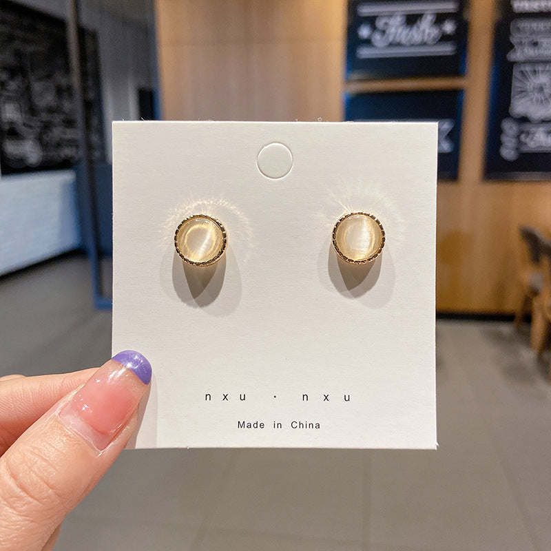 Women's Korean Style Metal Alloy Pearl High-grade Long Stall Light Stud Earrings