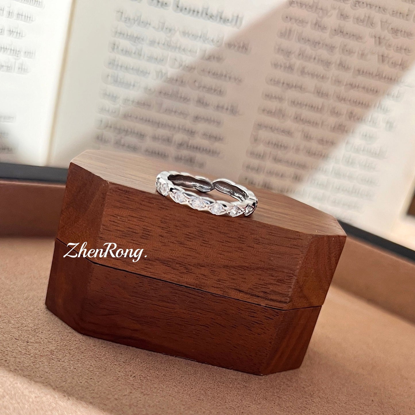 Classic Style Diamond Plaid Stacked Light Luxury Simplicity Wide Ring