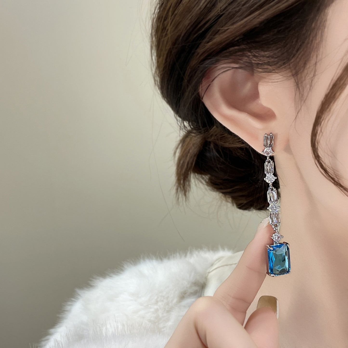 Blue Rhinestone Zircon Geometric Flower Light Luxury High-grade Design Sense Earrings