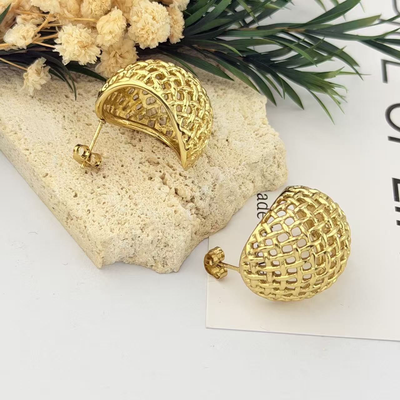 Twist Pleated Design Shaped Fashion Commuter Style Simple Versatile Elegant Earrings