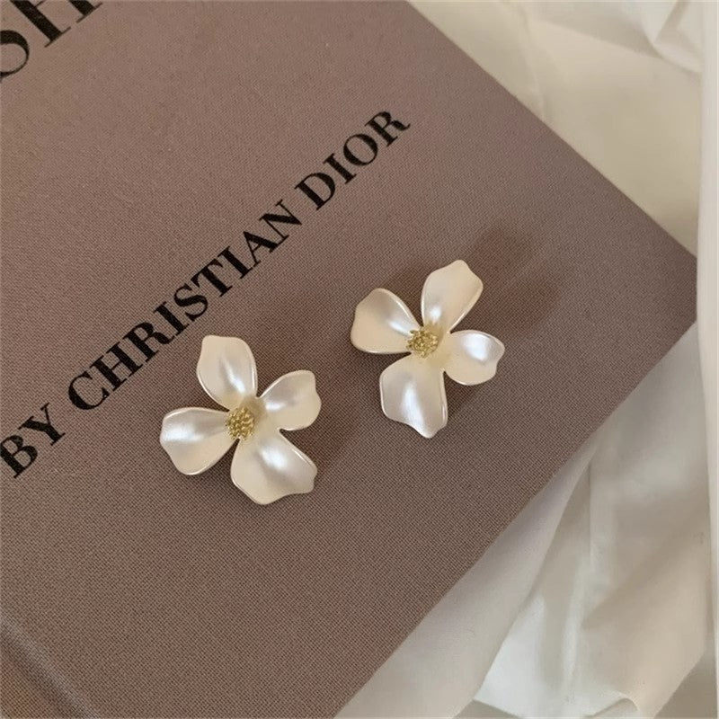 Simple Light Luxury Flower Super Petals Stud Earrings
