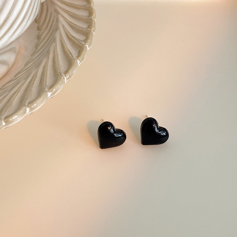 Three-dimensional Paint Small Love Heart Female Simple Compact Cold Wind Stud Earrings
