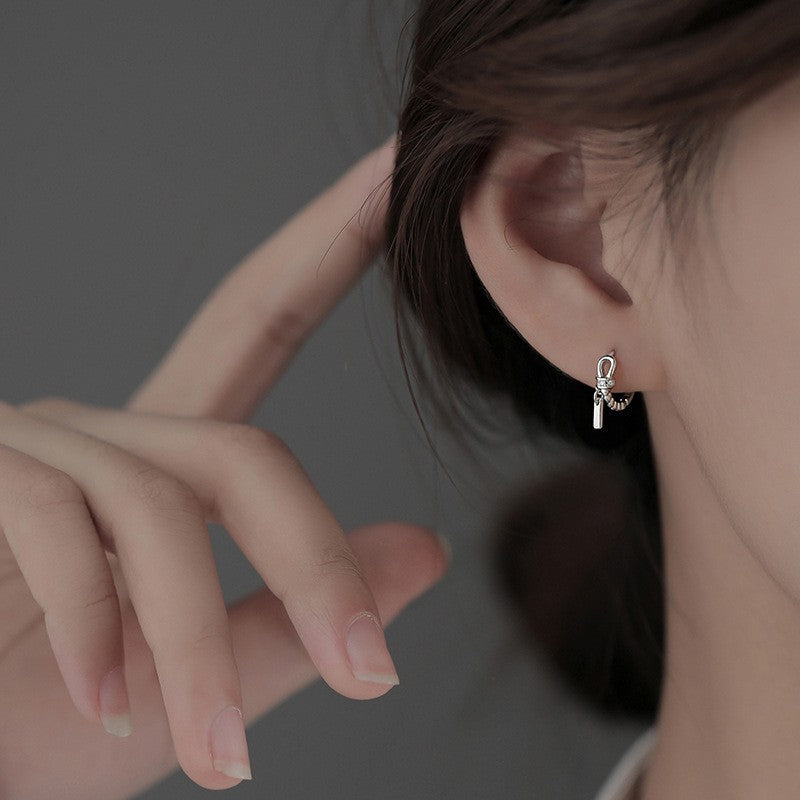 Women's Small Simple Hollow Pearl High-grade Refined Stud Earrings