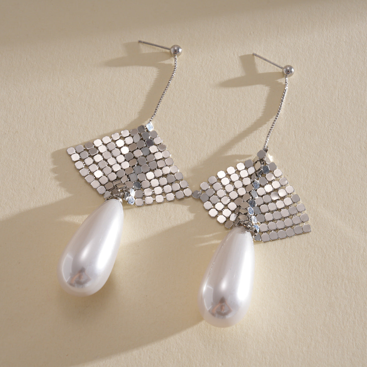 Geometric Cut Heart-shaped Oval Irregular Design Versatile Light Stud Earrings